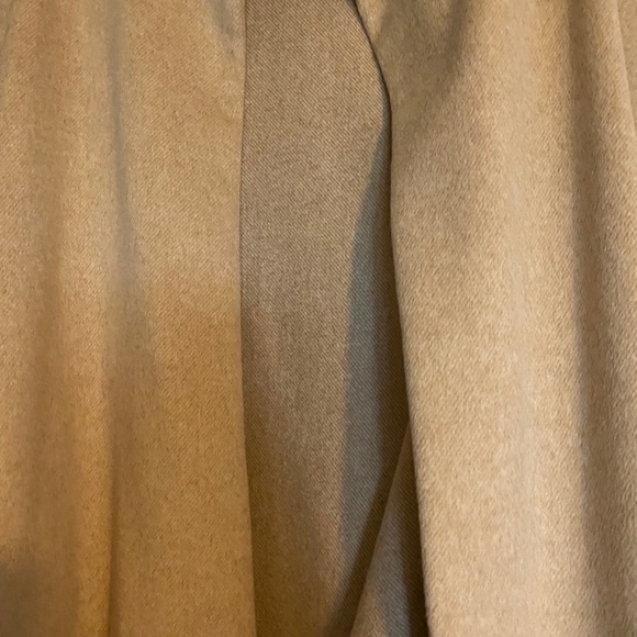 Cape - Picture 4 of 5